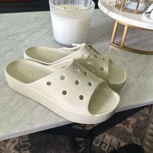 Crocs Classic Platform Cream Slide